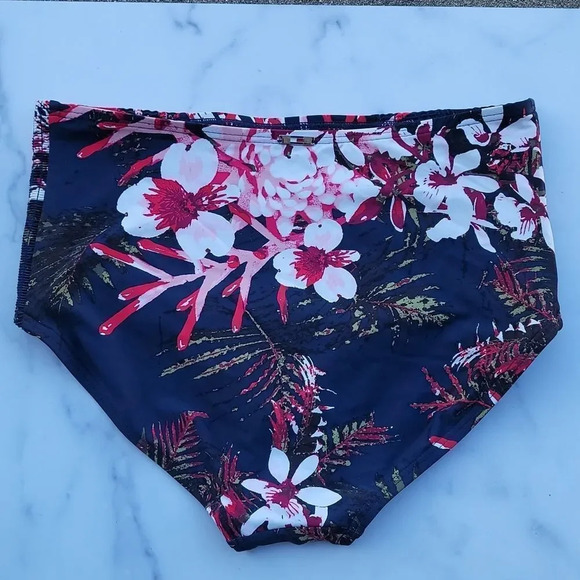 Tommy Hilfiger Tropical Ochrid Swim Bottom - Picture 5 of 8